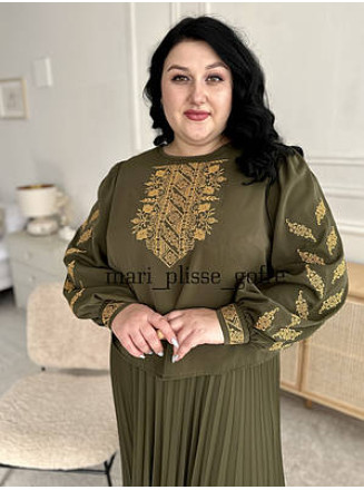 Вишиті костюми плісе